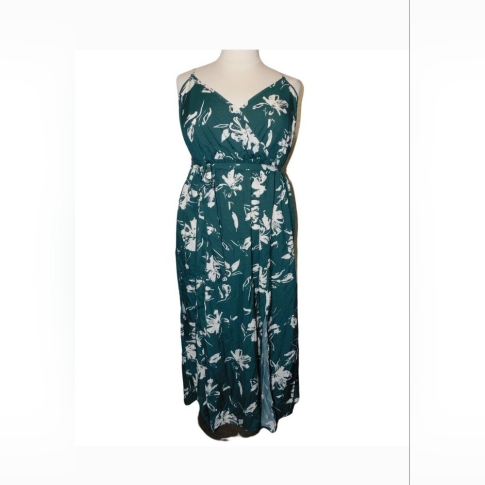 NWT BloomChic White and Green Sleeveless Maxi Sundress